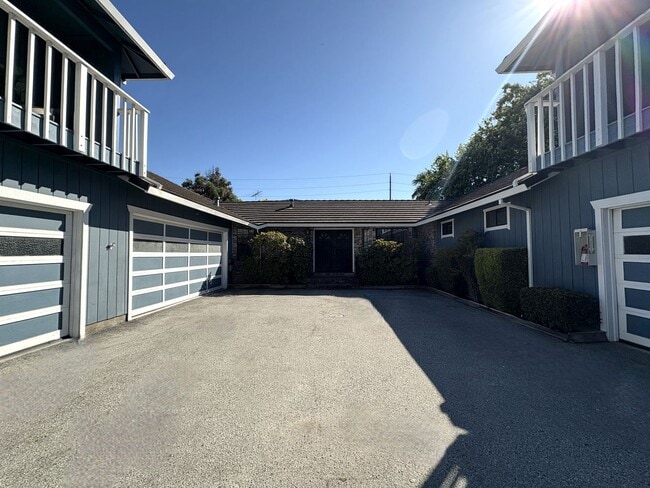 Spacious 3BD/2BA Redwood City Home | Two L... - Spacious 3BD/2BA Redwood City Home | Two L...