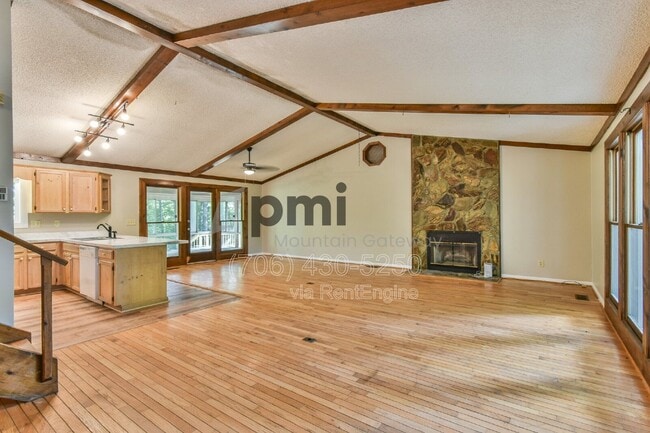 Photo - 135 Beacon Hl Dr