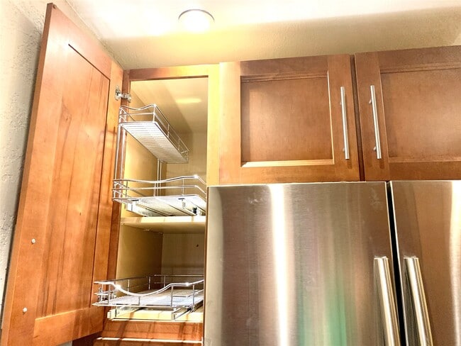 Photo - 606 Marshall St Unit B13