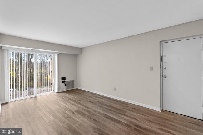 Building Photo - 3614 Court House Dr Unit 3D