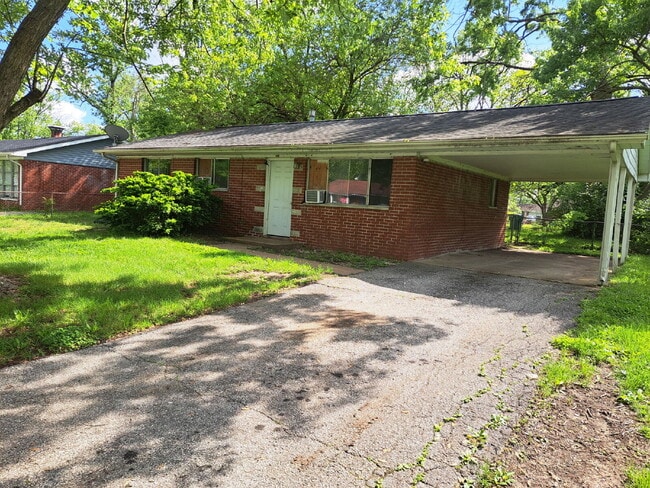 Photo - "3-Bedroom Quiet Neighborhood !"
