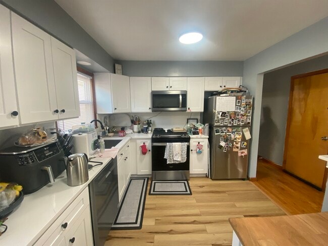 Photo - 160 W 18th St Unit 2