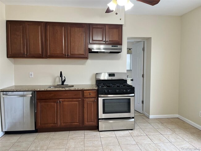 Photo - 400 Jericho Tpke Unidad 4