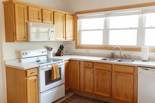Photo - UPDATED SPACIOUS 3 BEDROOM 1.5 BATHROOM