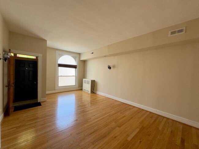 Photo - Charming 2Bed/1Bath Townhome in Highlandtown, Baltimore, MD!