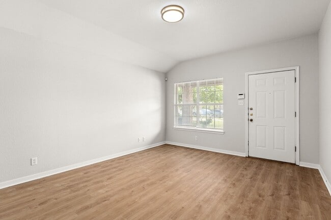 Photo - 1404 Chips Dr