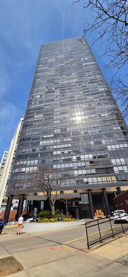 Building Photo - 5415 N Sheridan Rd Unit 1414