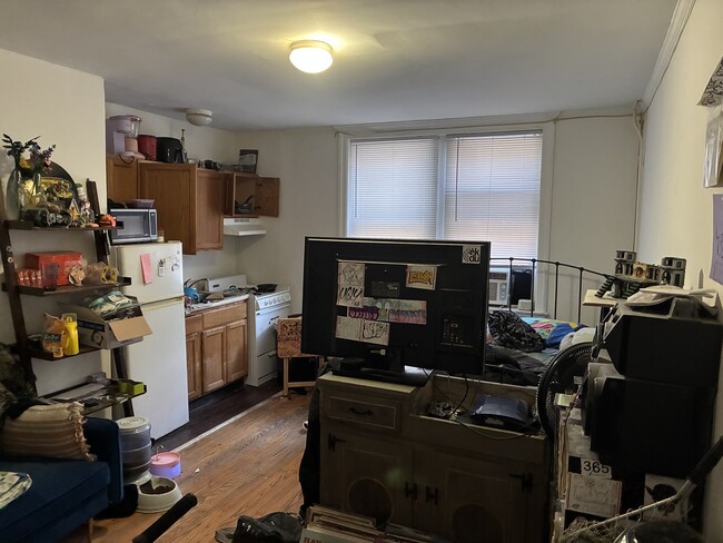 Building Photo - 4101 Baltimore Ave Unit B4