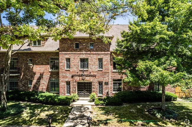 Photo - The Chateau Apartments