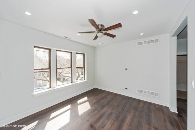 Photo - 2010 W Cornelia Ave Unit 2