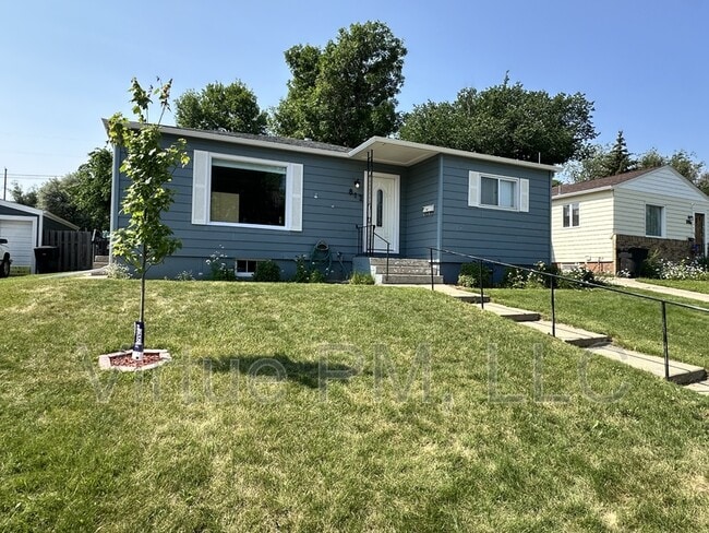 Building Photo - 812 6th St Rental