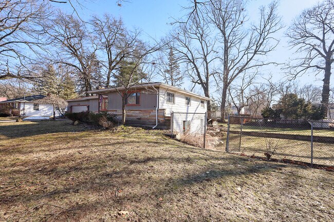 Photo - 1320 54th St SE