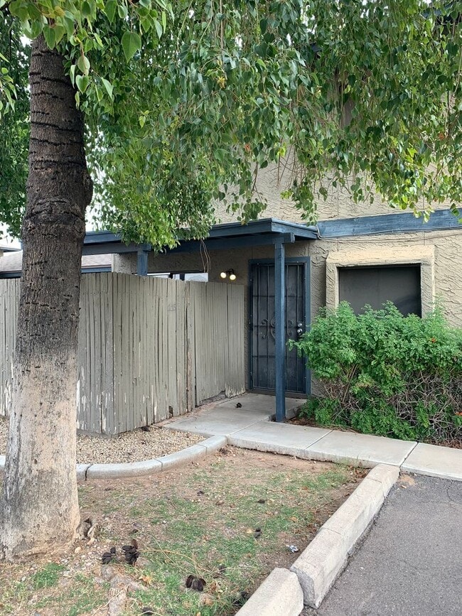 Building Photo - Wonderful 2 bedroom 1.5 bath Unit 115