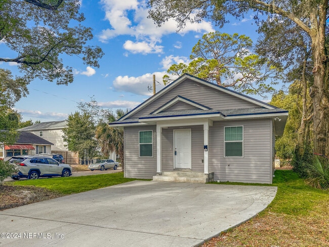Photo - 2220 Flesher Ave