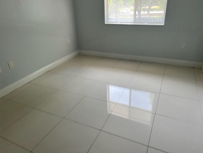 Photo - 17202 Glenmoor Dr Condo