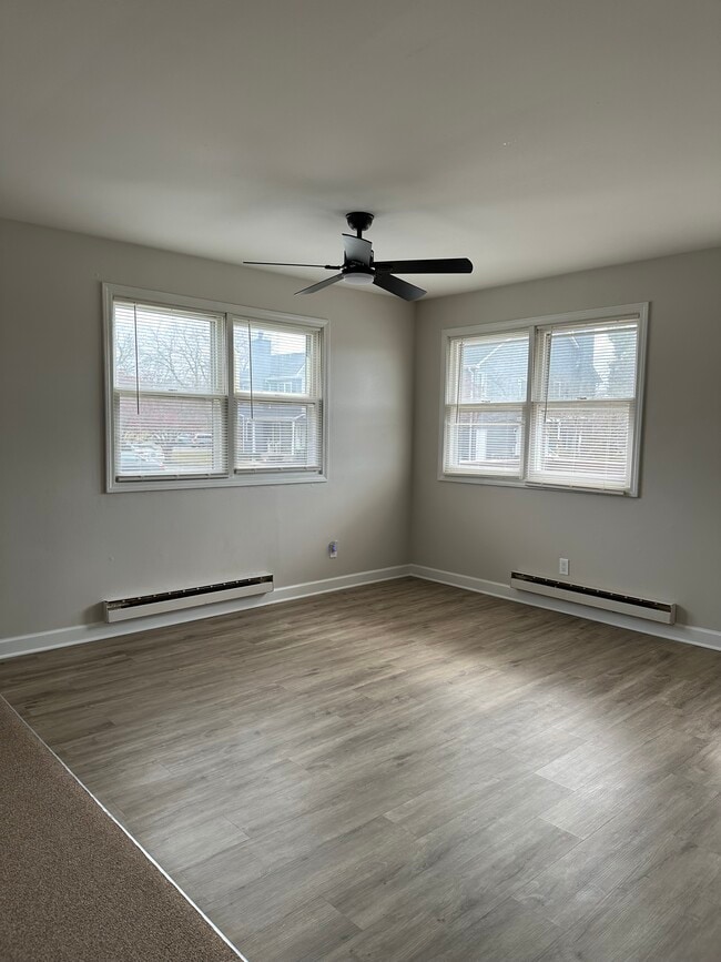 Photo - 226 Maple St