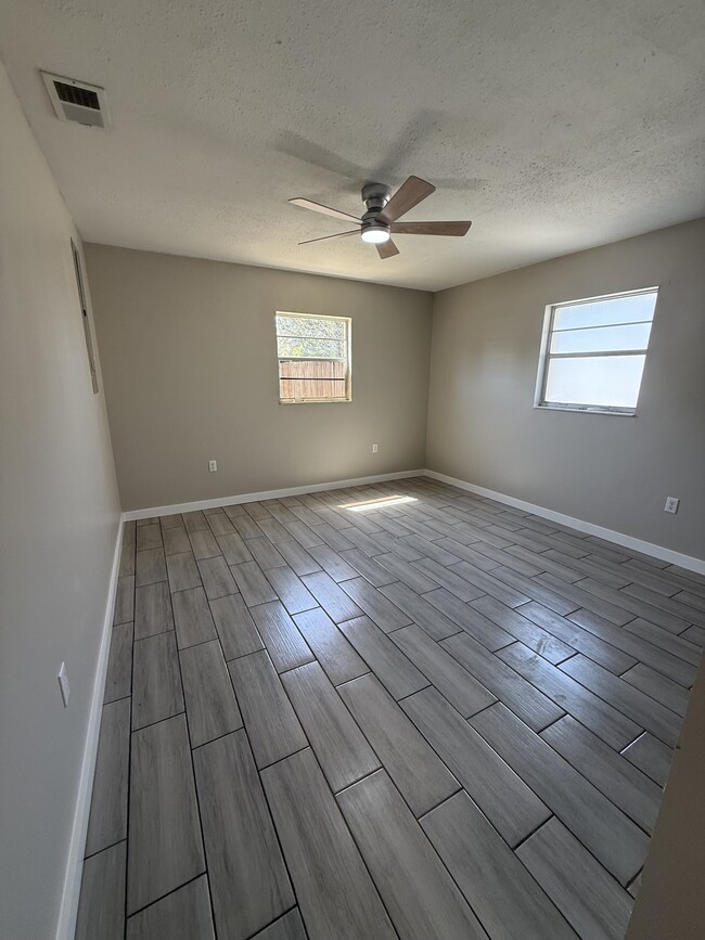 Photo - 9251 Adler St