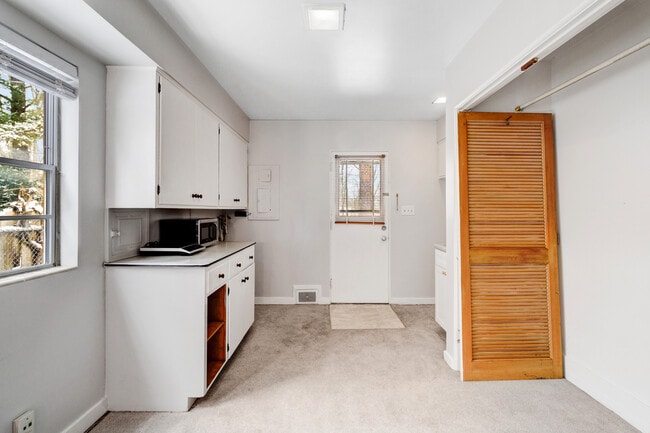 Building Photo - 36 Parkview Dr NE