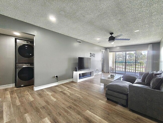 Photo - 6062 Willowpointe Cir Unit 203