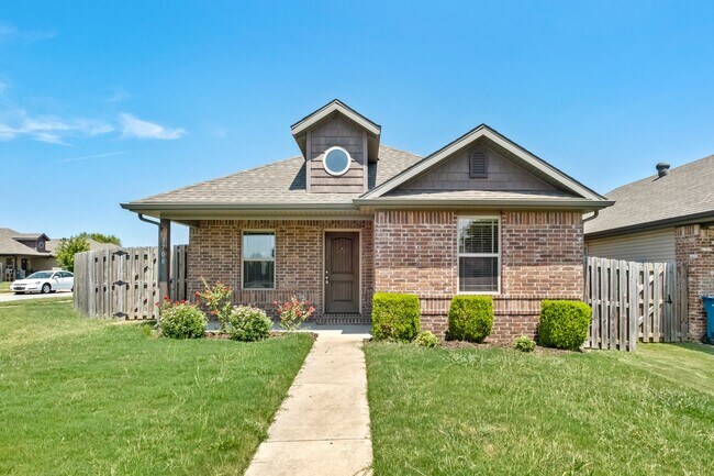 Building Photo - Quiet Cul-De-Sac Home in Bentonville!