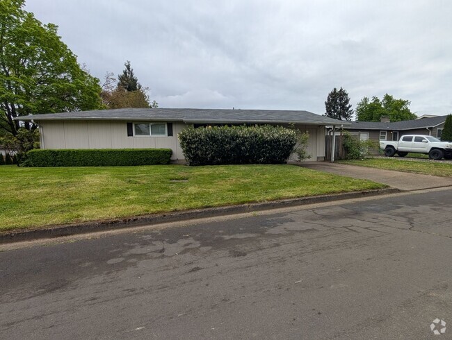 Building Photo - Great 2+ Bedroom, 1 Bathroom Duplex In Spr... Rental
