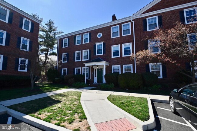 Building Photo - 3080 S Abingdon St Unit C2