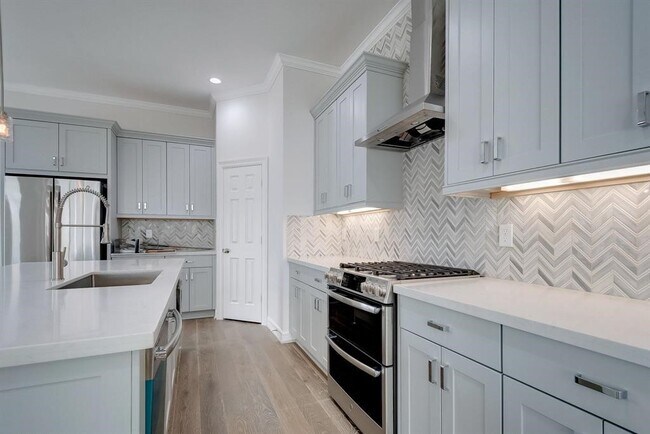 Photo - 5528 Larkin St