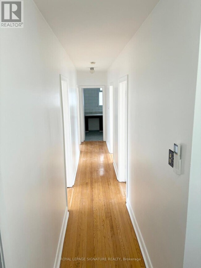 Photo - 214 Queenslea Ave