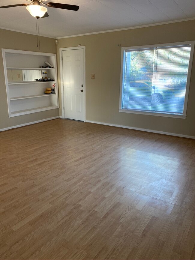 Photo - 311 N Van Buren St