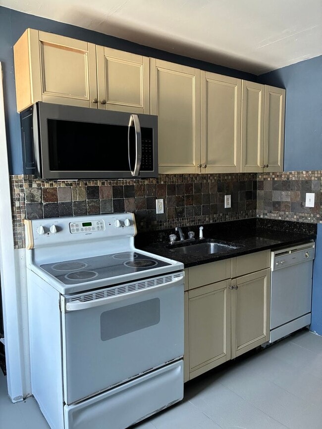 Building Photo - 17 Pearl St Unit Apt#3