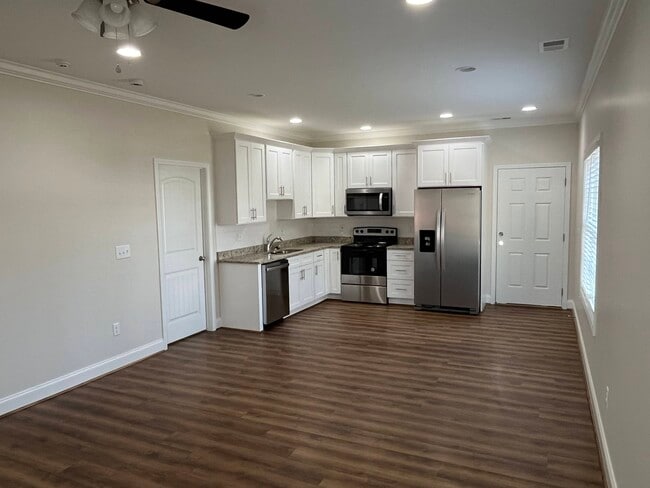Photo - 102 Oak Ln Unit 104A