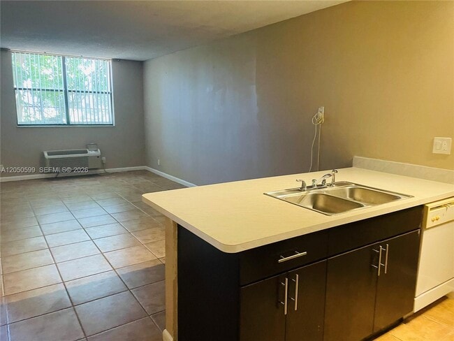 Photo - 2401 Riverside Dr Unit 114-B