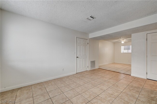 Photo - 1832 Goldfield St