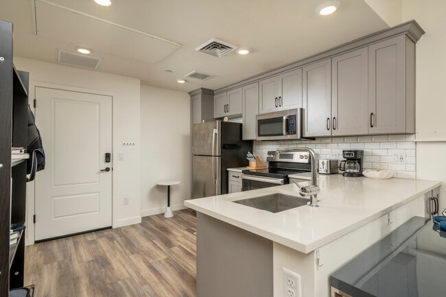 Photo - 475 N 9th St