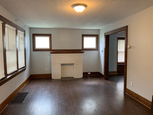 Photo - 720 Roselawn Ave