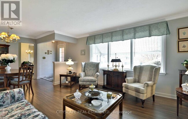 Photo - 729 Parker Crescent