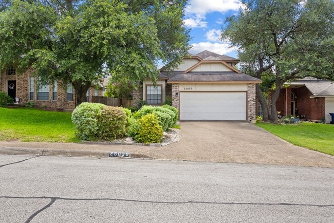 Building Photo - 3 Bedroom/2.5 Bath Stone Oak Subdivision