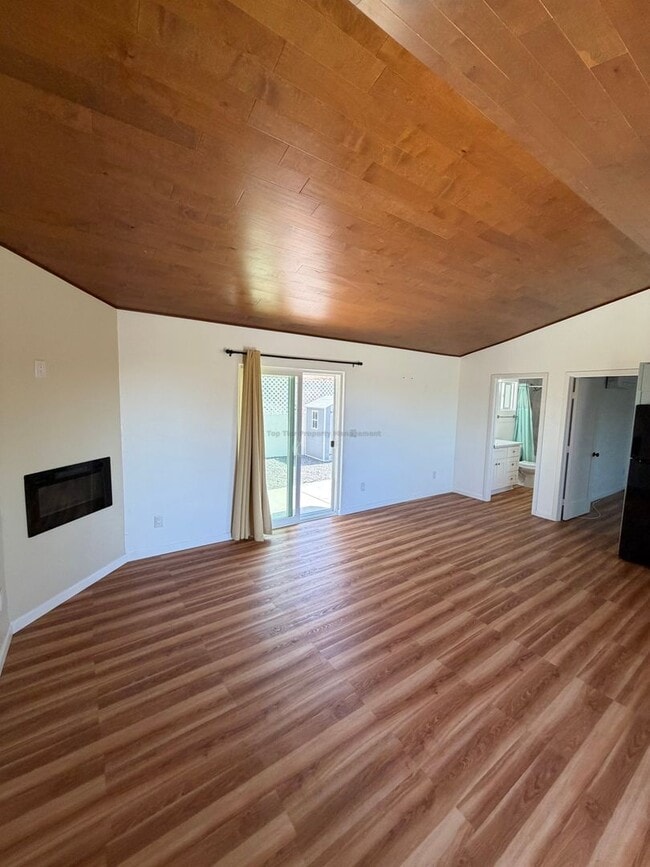 1564 York Dr