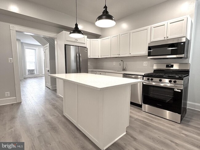 Photo - 406 W 28th St