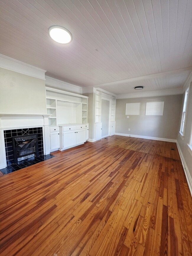 Photo - 205 E North St