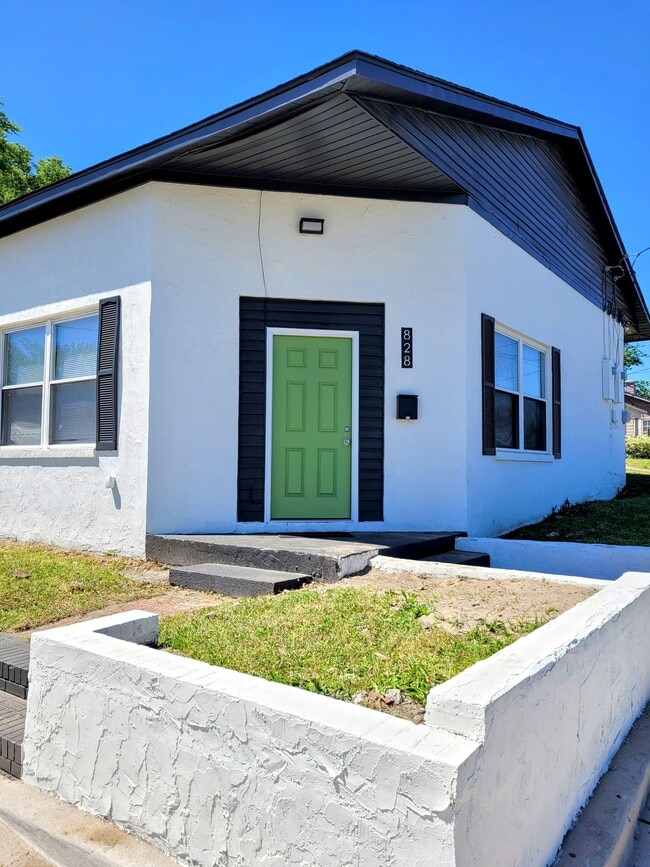 Photo - 828 Campbell St