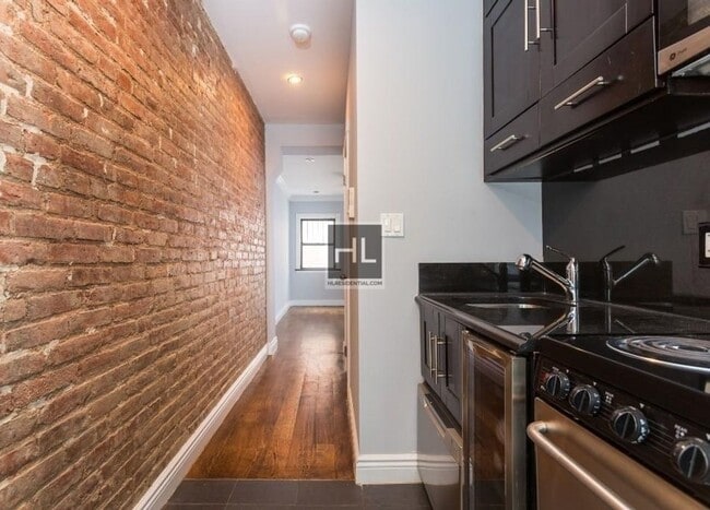 Photo - 1ST AVE. Unidad 3B