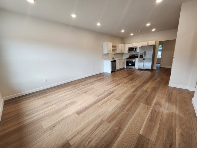 104 S Walnut St