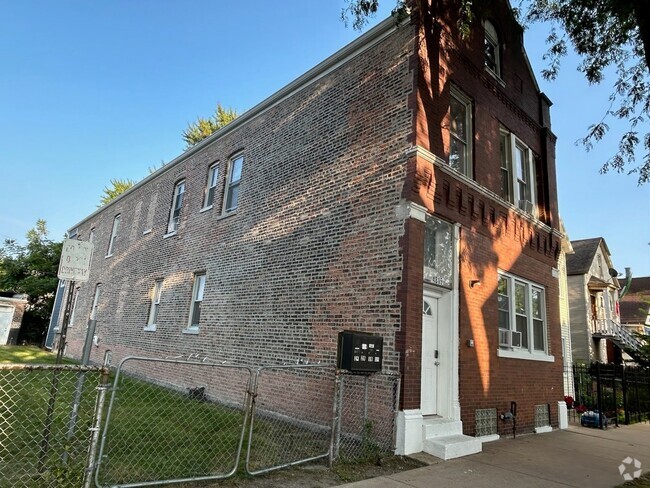 Building Photo - 4815 S Elizabeth St Rental