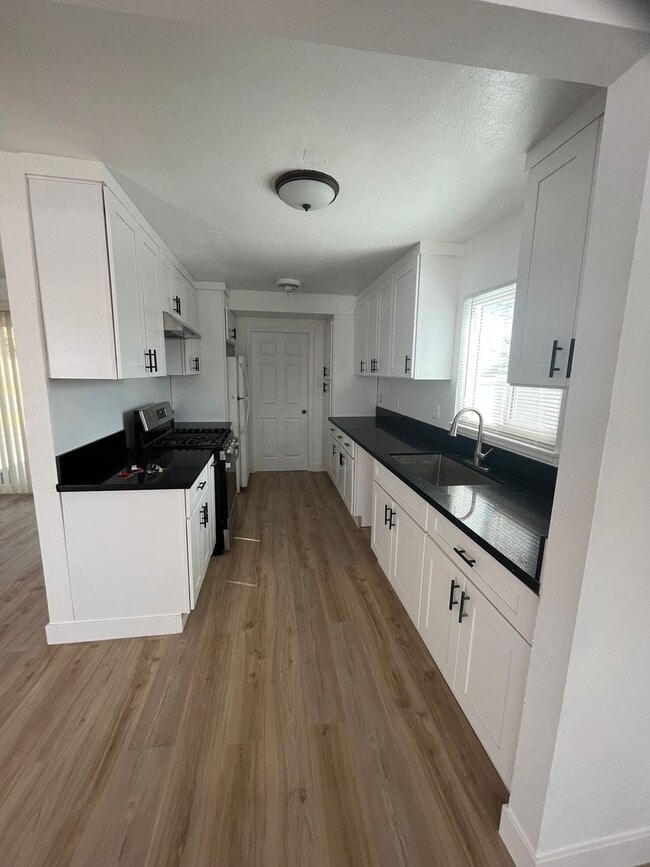 1213 Carson St