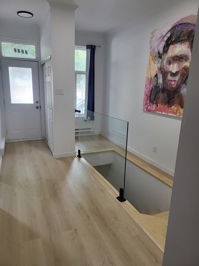 Building Photo - 5140 Av Papineau