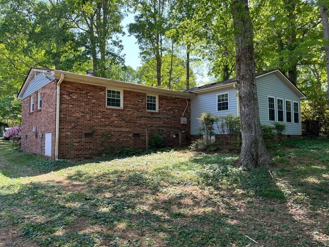 Photo - Charming 3-bedroom, 1.5-bathroom property in Pfafftown
