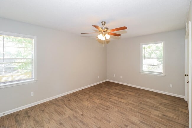 Photo - 5380 Albemarle Dr