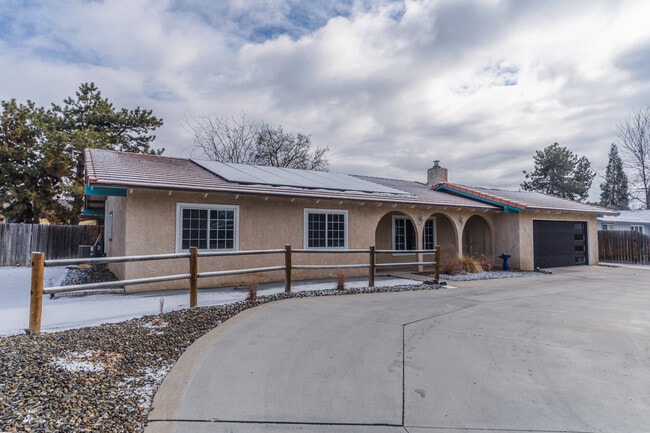 Building Photo - 4560 N Maple Grove Rd