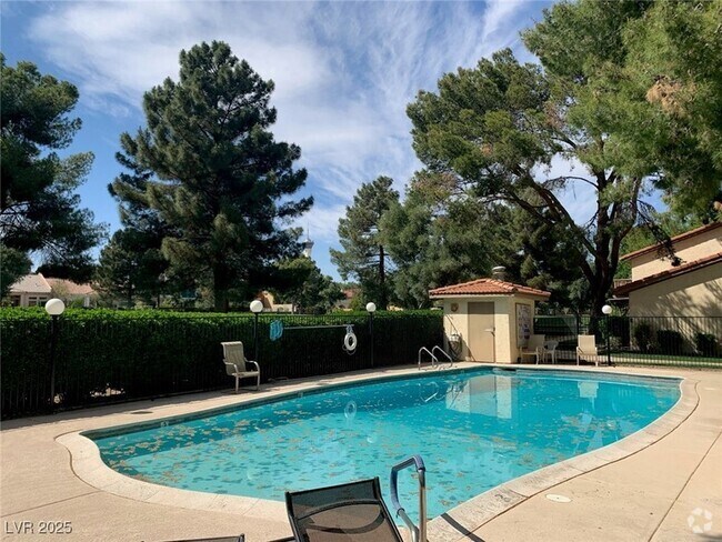 Building Photo - 2963 Pinehurst Dr Rental